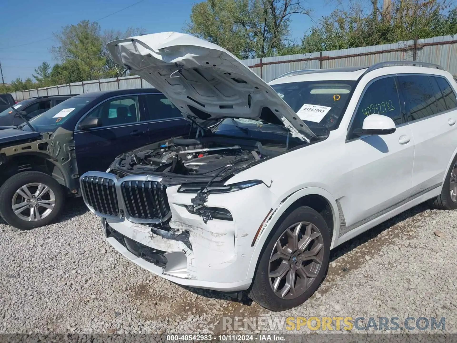 6 Photograph of a damaged car 5UX23EM07R9S41438 BMW X7 2024