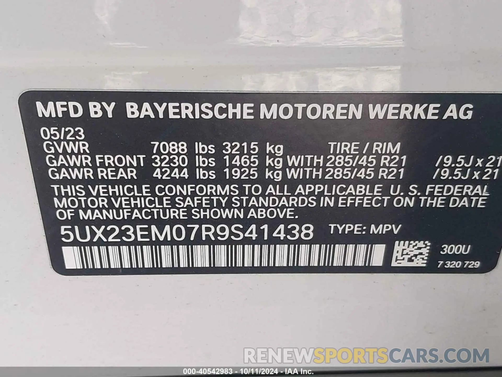 9 Photograph of a damaged car 5UX23EM07R9S41438 BMW X7 2024