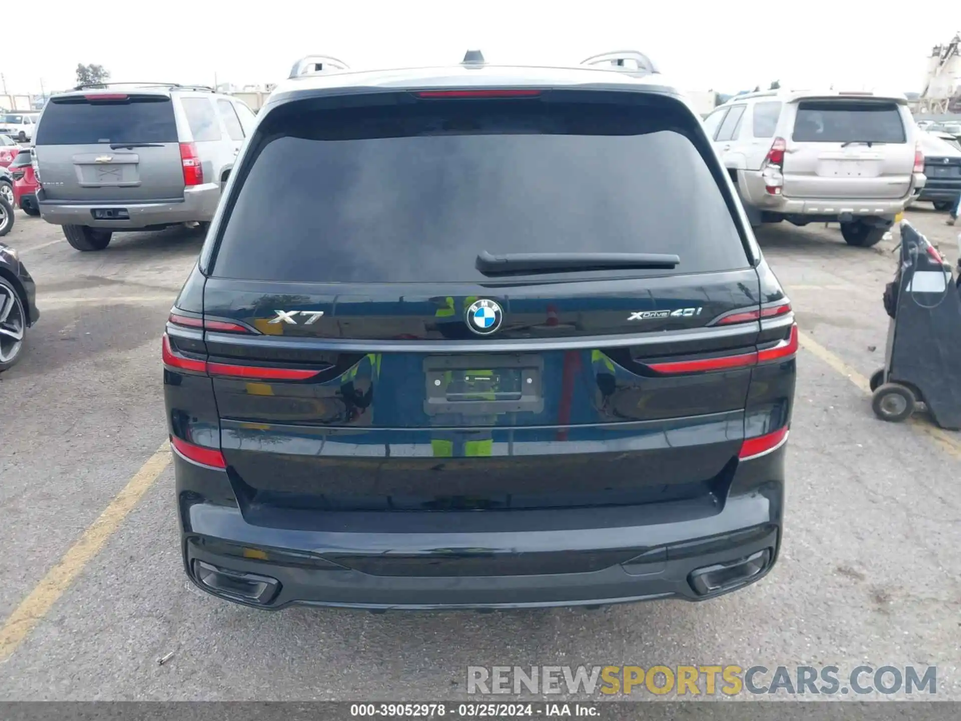 17 Photograph of a damaged car 5UX23EM07R9T80050 BMW X7 2024