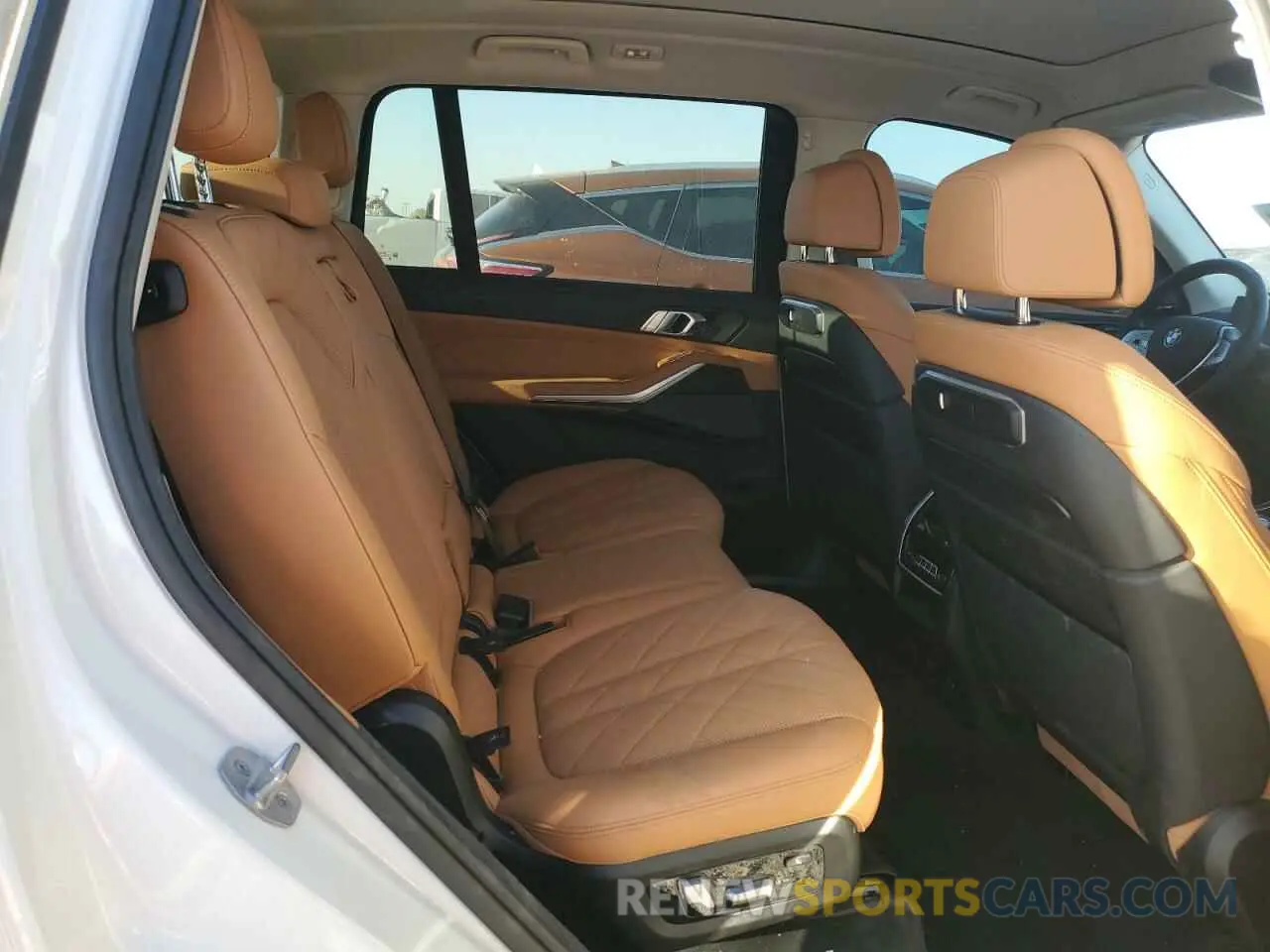 11 Photograph of a damaged car 5UX23EM07R9V16547 BMW X7 2024