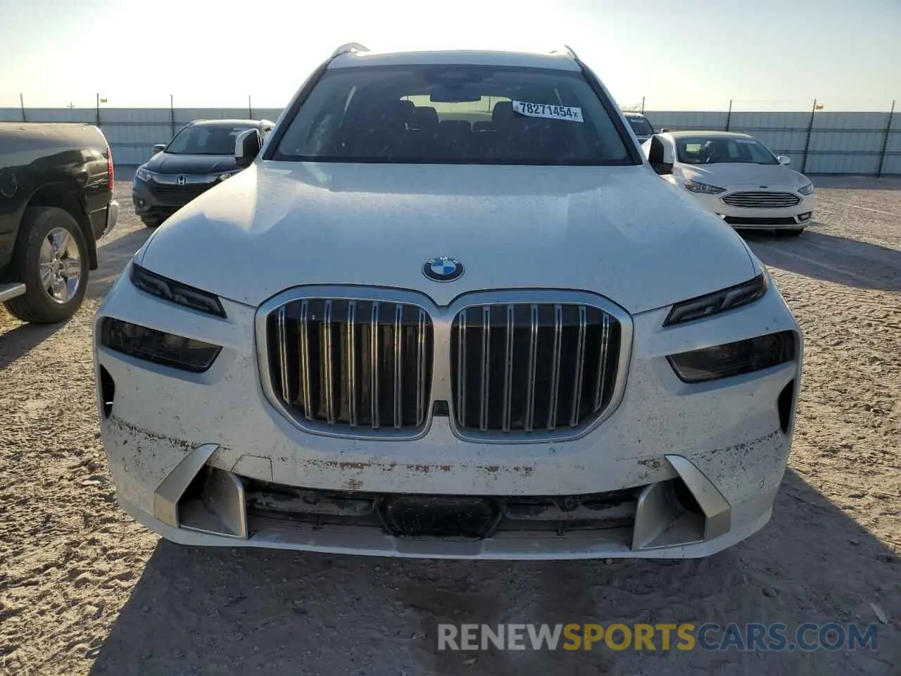 5 Photograph of a damaged car 5UX23EM07R9V16547 BMW X7 2024