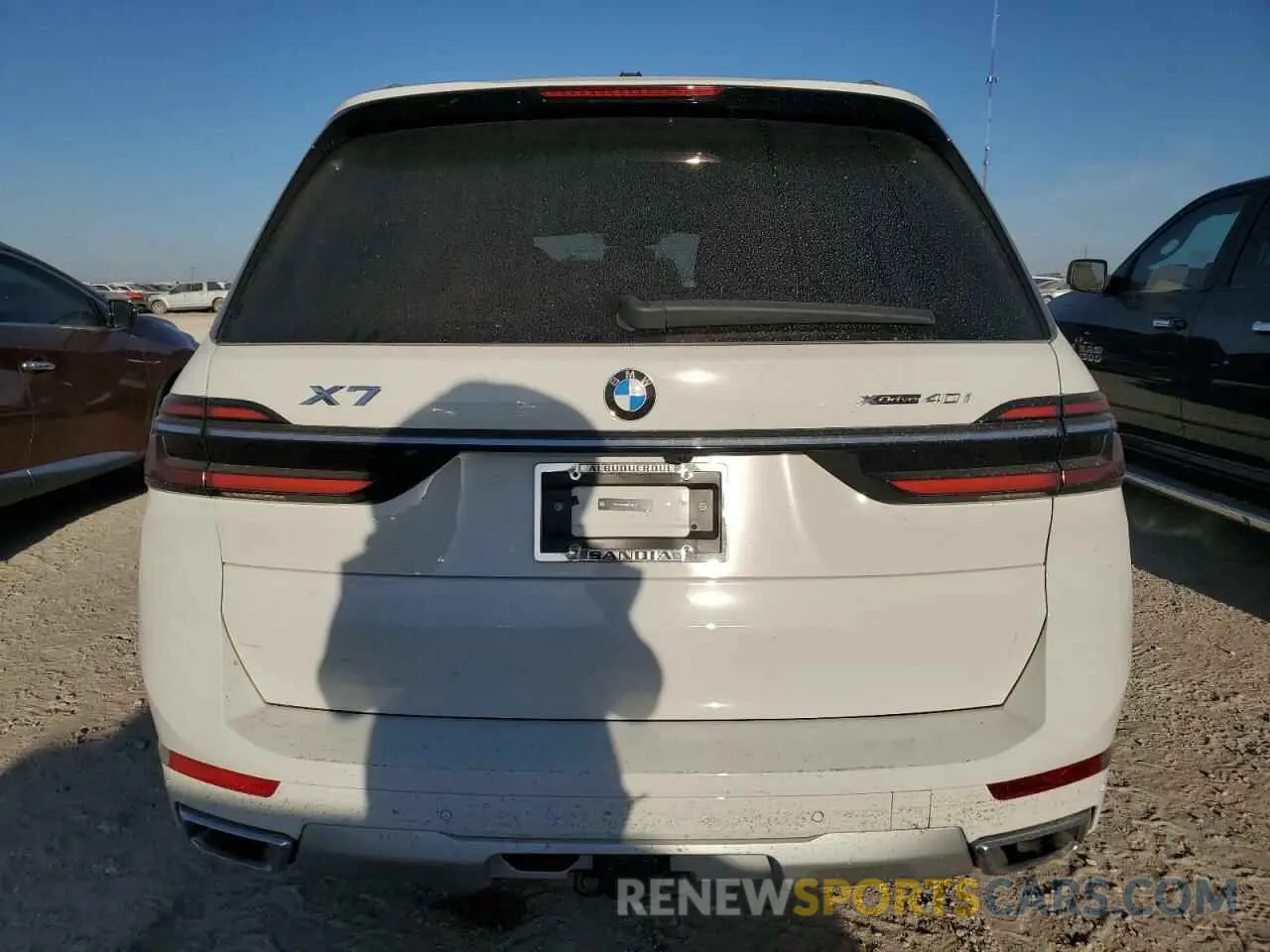 6 Photograph of a damaged car 5UX23EM07R9V16547 BMW X7 2024