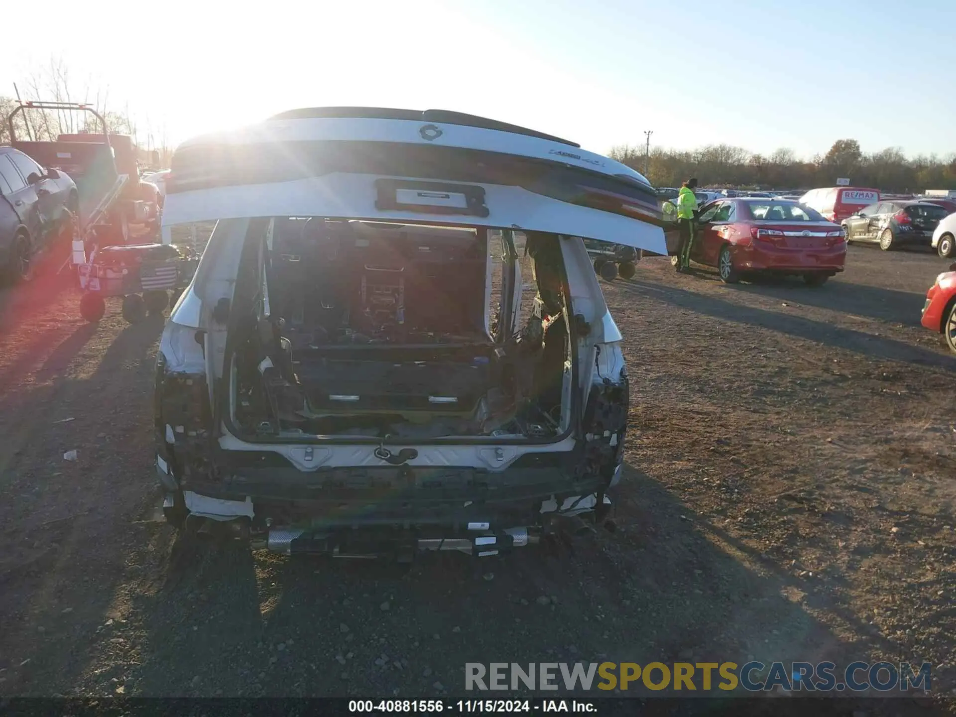 15 Photograph of a damaged car 5UX23EM08R9S38676 BMW X7 2024