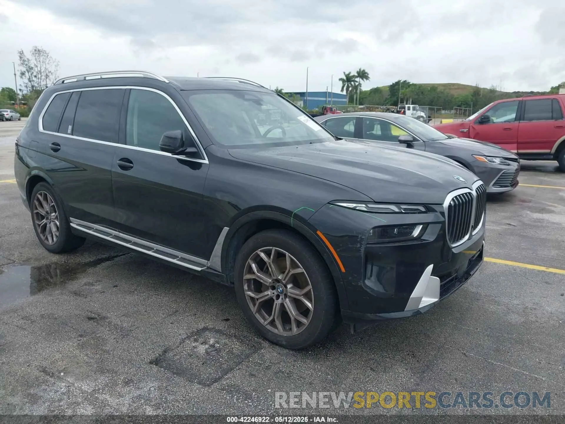 1 Photograph of a damaged car 5UX23EM08R9V06884 BMW X7 2024