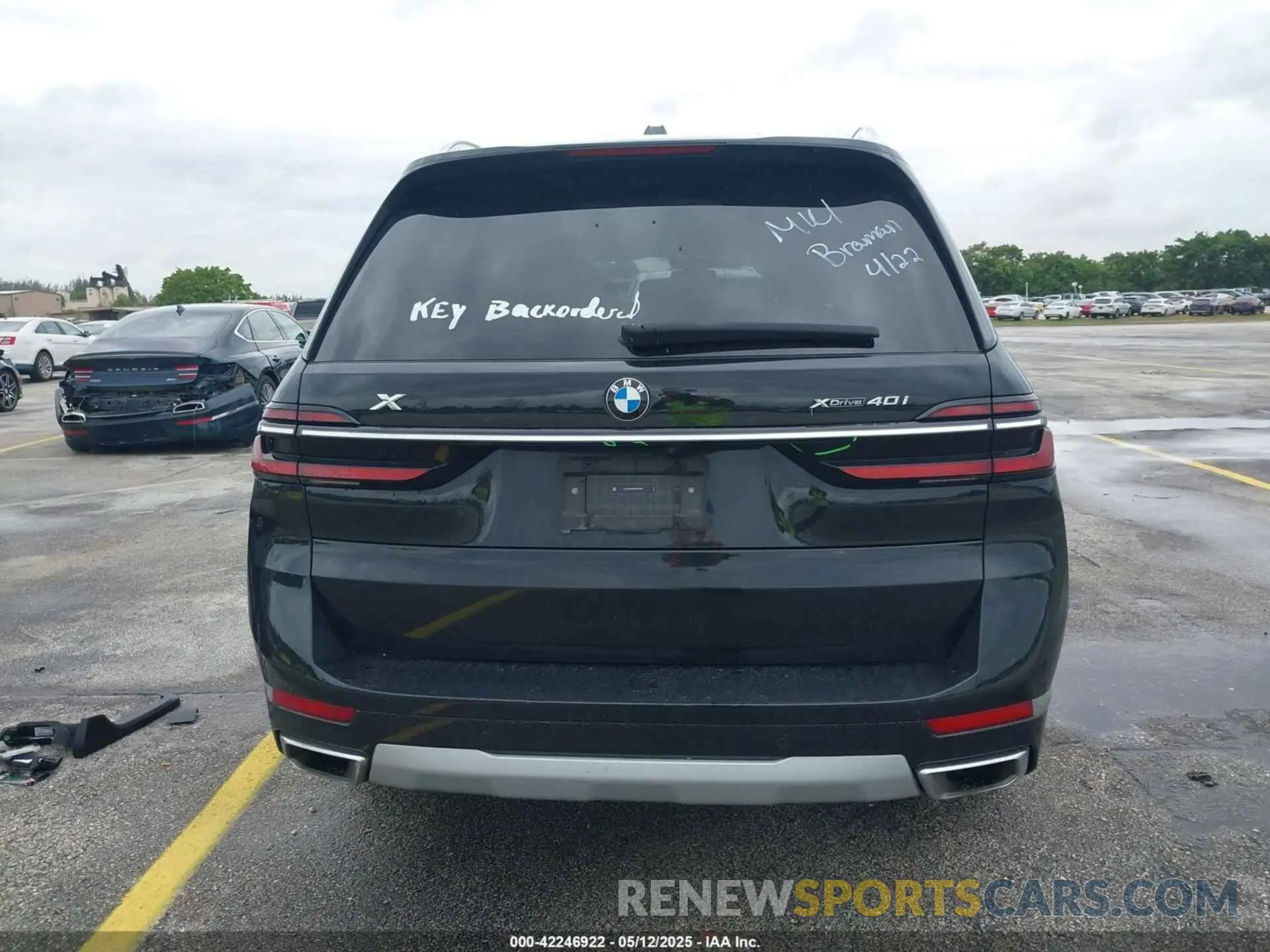 17 Photograph of a damaged car 5UX23EM08R9V06884 BMW X7 2024