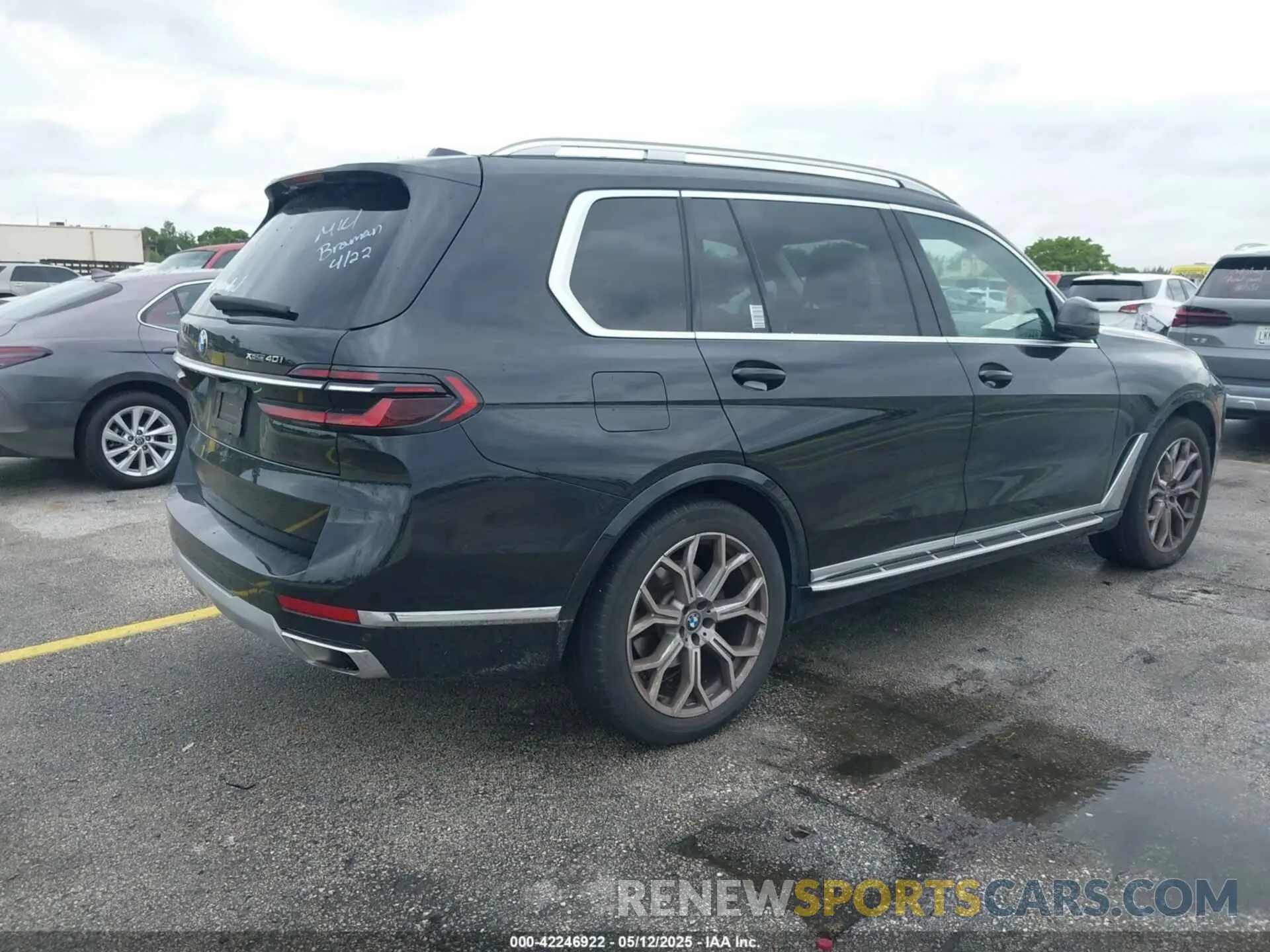 4 Photograph of a damaged car 5UX23EM08R9V06884 BMW X7 2024