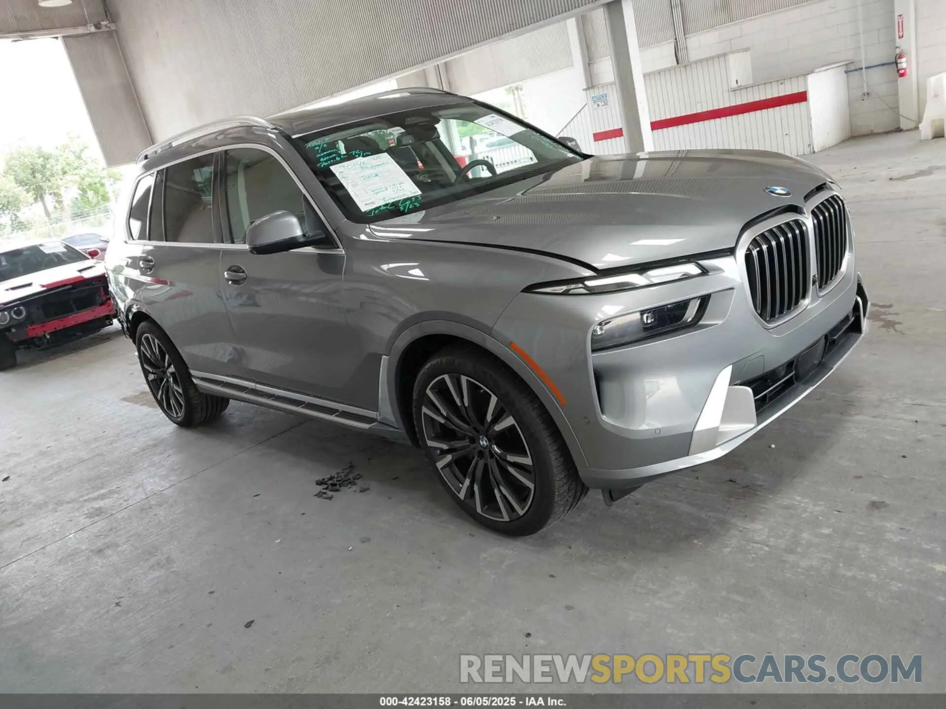 1 Photograph of a damaged car 5UX23EM09R9S95257 BMW X7 2024