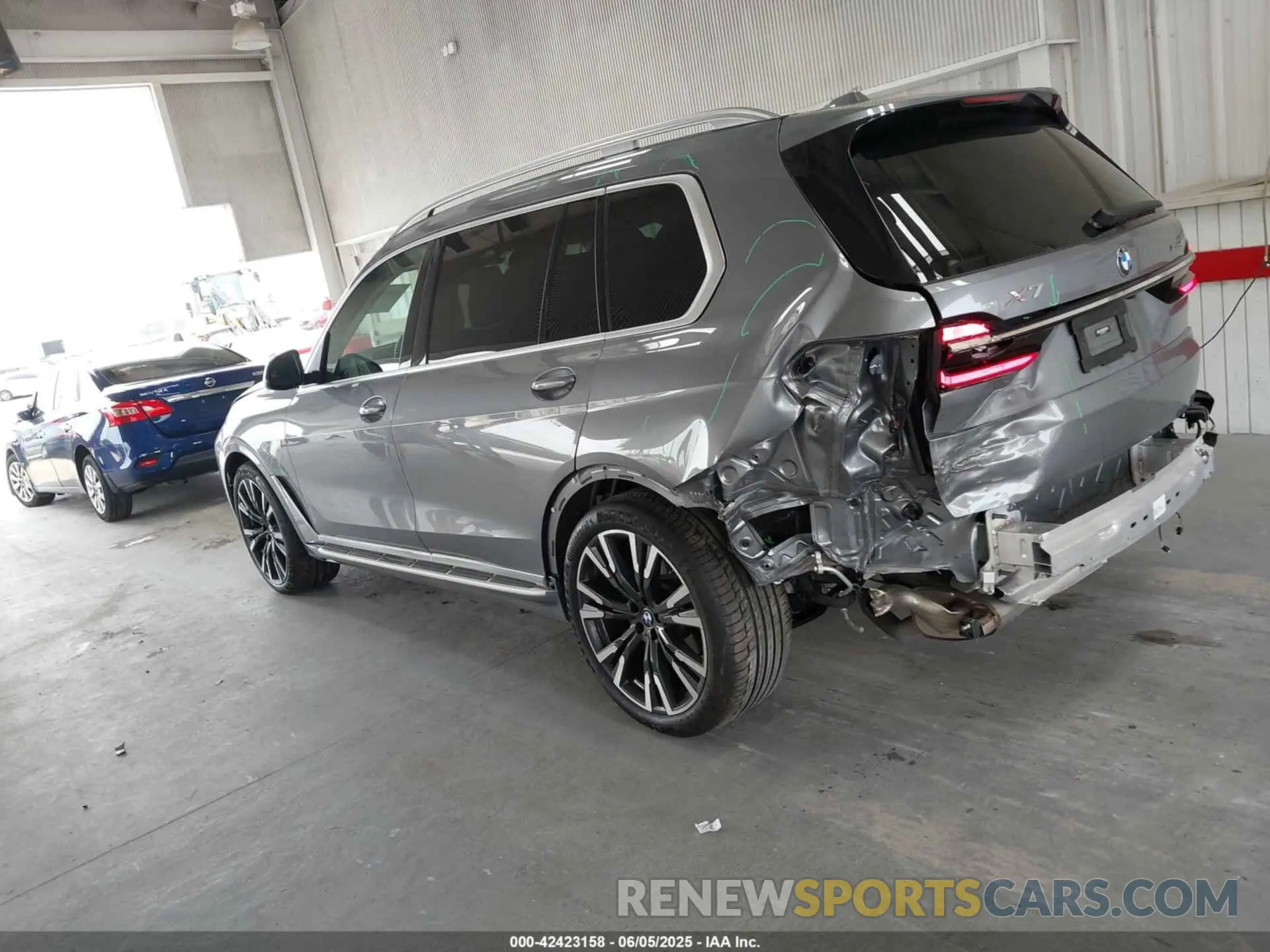 14 Photograph of a damaged car 5UX23EM09R9S95257 BMW X7 2024
