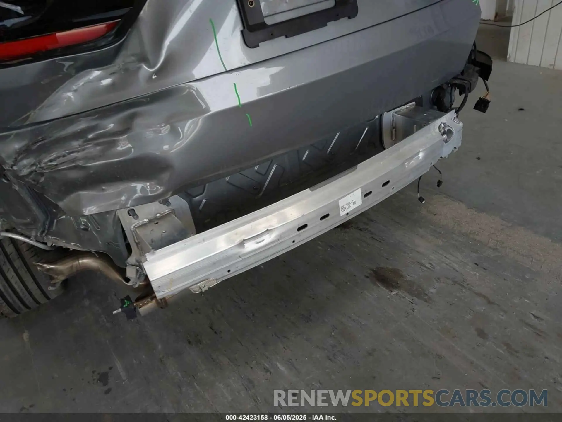 18 Photograph of a damaged car 5UX23EM09R9S95257 BMW X7 2024