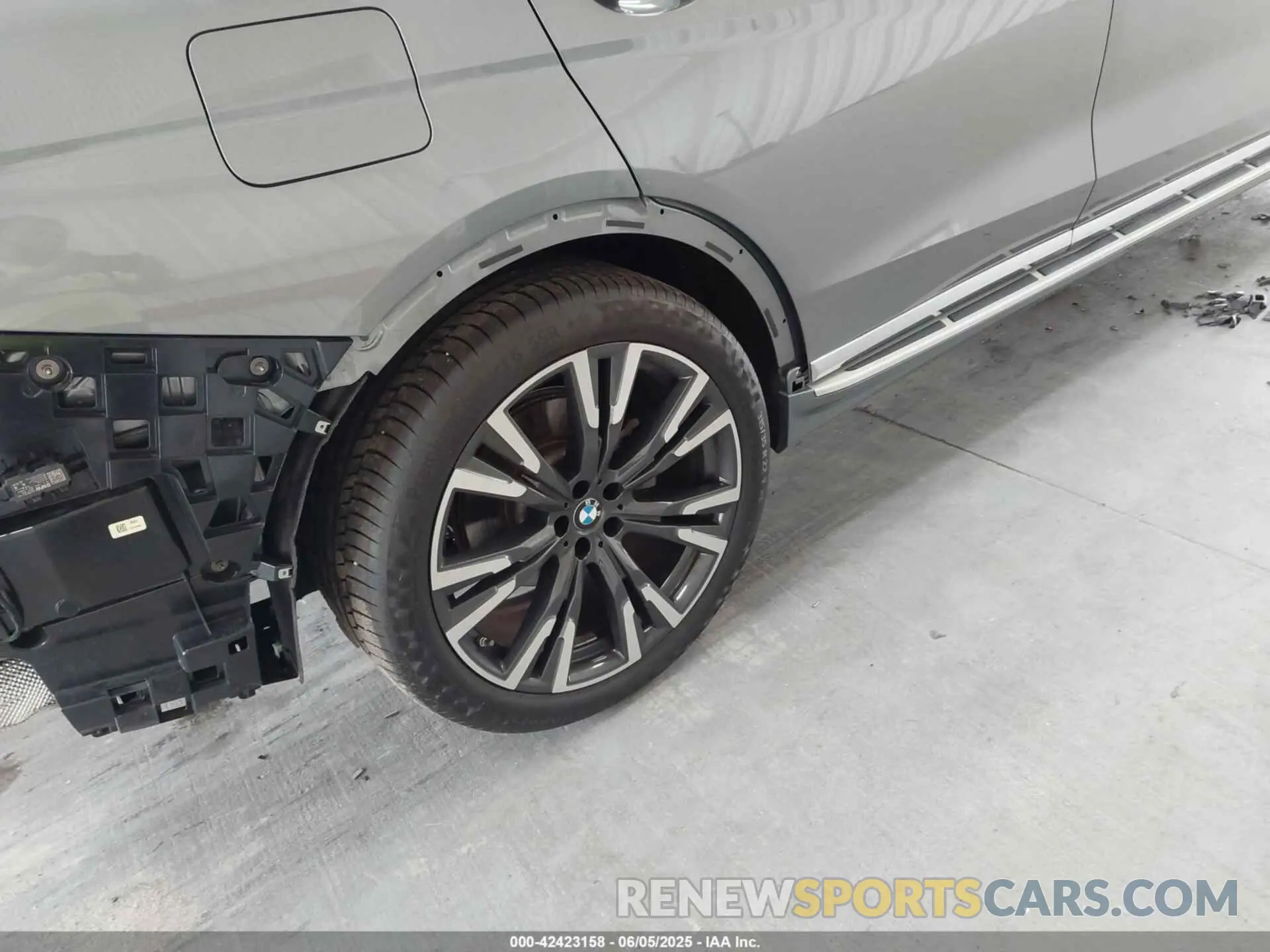 20 Photograph of a damaged car 5UX23EM09R9S95257 BMW X7 2024