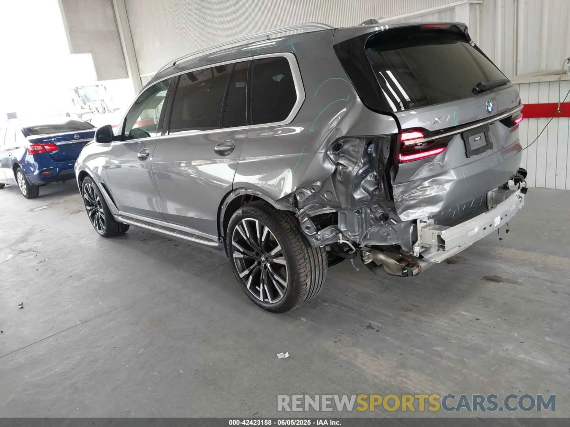 3 Photograph of a damaged car 5UX23EM09R9S95257 BMW X7 2024