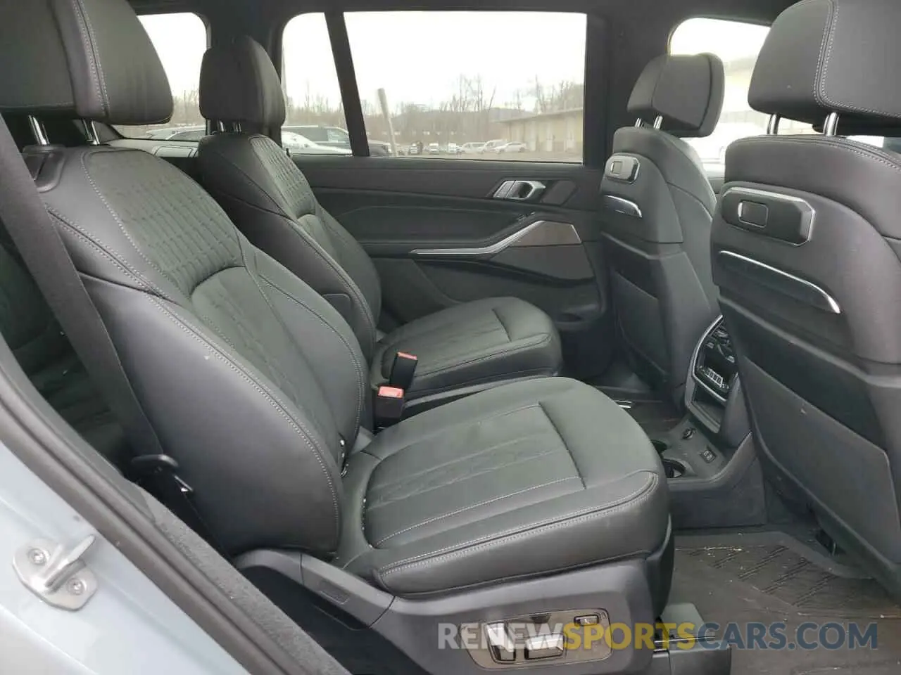 11 Photograph of a damaged car 5UX23EM09R9T84830 BMW X7 2024