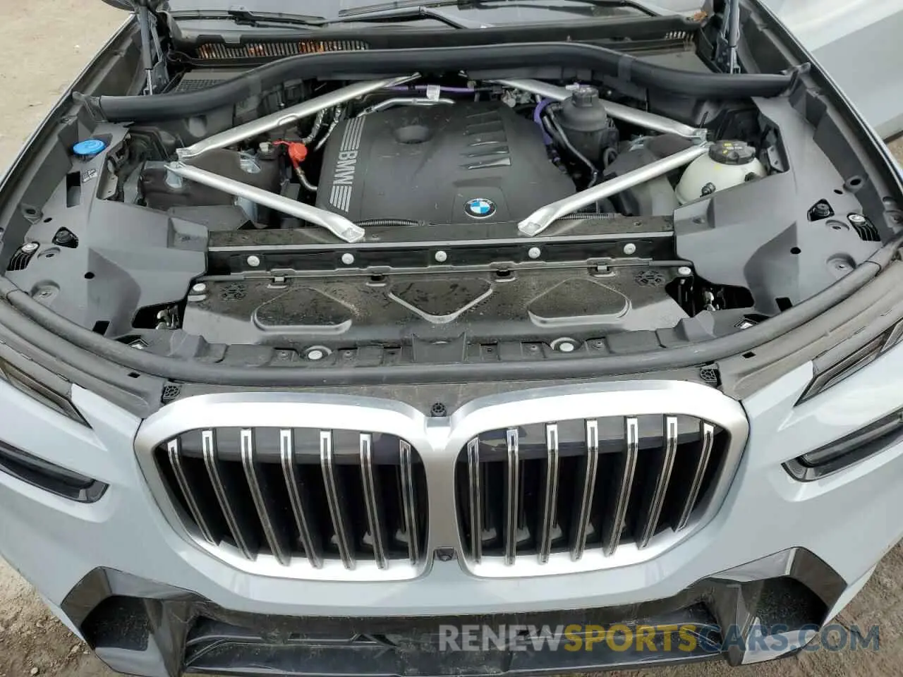 12 Photograph of a damaged car 5UX23EM09R9T84830 BMW X7 2024