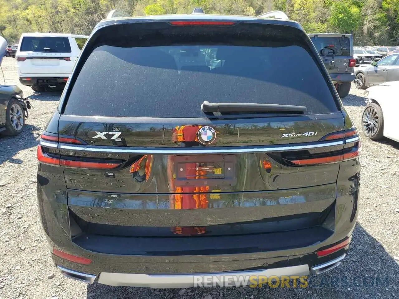 6 Photograph of a damaged car 5UX23EM09R9T85217 BMW X7 2024