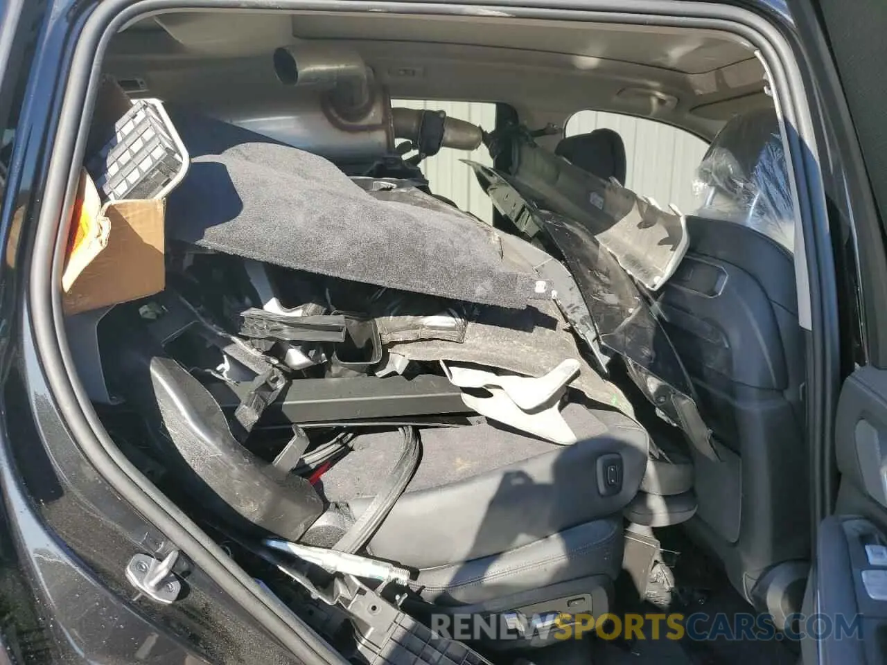 11 Photograph of a damaged car 5UX23EM09R9U39244 BMW X7 2024