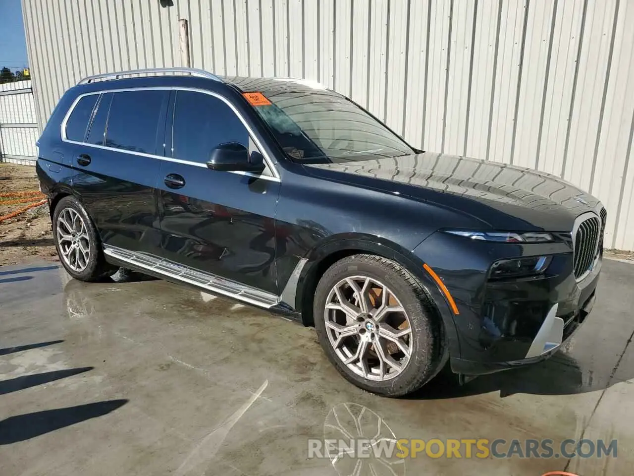 4 Photograph of a damaged car 5UX23EM09R9U39244 BMW X7 2024