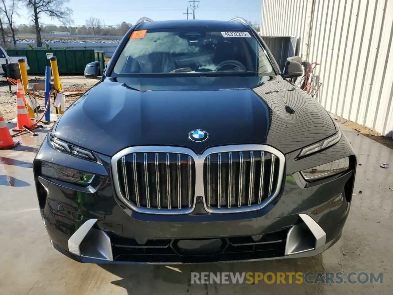 5 Photograph of a damaged car 5UX23EM09R9U39244 BMW X7 2024