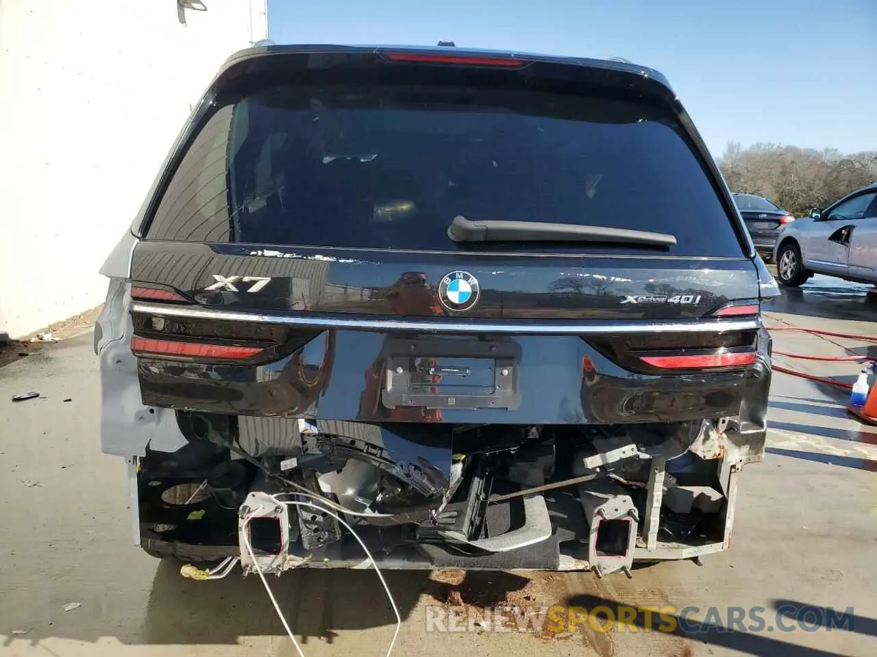 6 Photograph of a damaged car 5UX23EM09R9U39244 BMW X7 2024