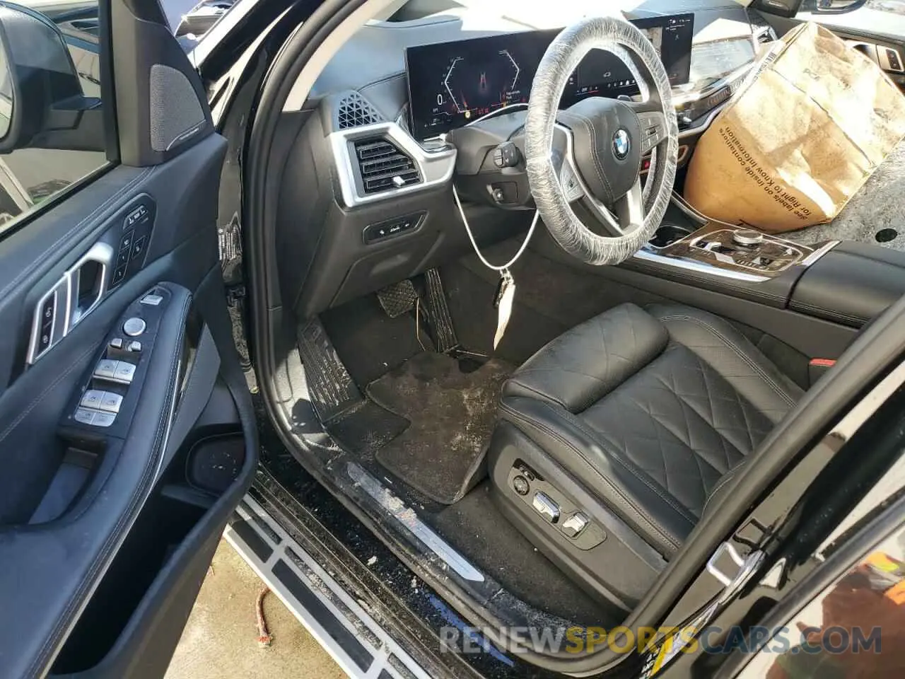 8 Photograph of a damaged car 5UX23EM09R9U39244 BMW X7 2024