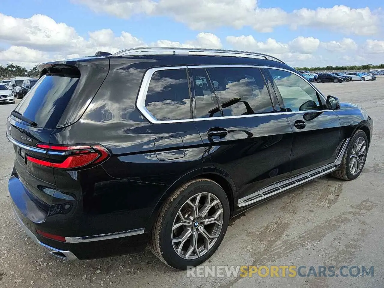 3 Photograph of a damaged car 5UX23EM09R9V90469 BMW X7 2024