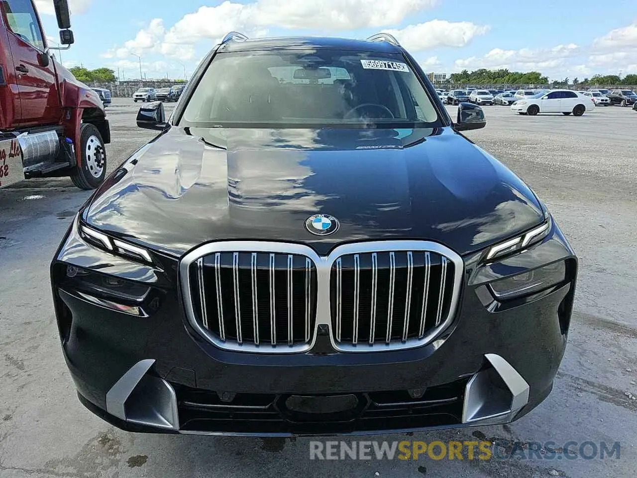 5 Photograph of a damaged car 5UX23EM09R9V90469 BMW X7 2024