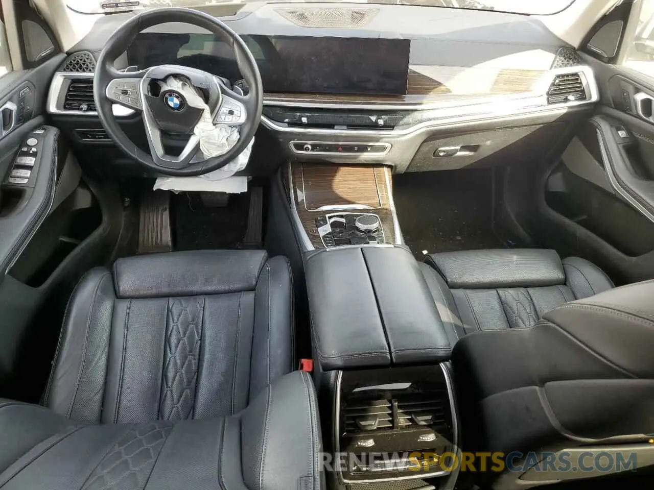 8 Photograph of a damaged car 5UX23EM0XR9S60730 BMW X7 2024