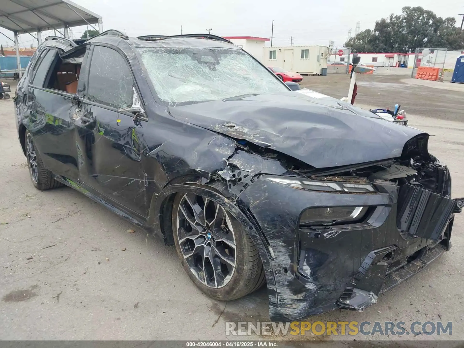 1 Photograph of a damaged car 5UX23EM0XR9W18697 BMW X7 2024