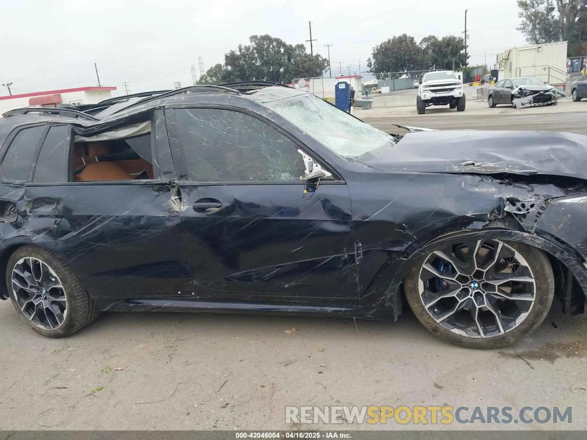 14 Photograph of a damaged car 5UX23EM0XR9W18697 BMW X7 2024