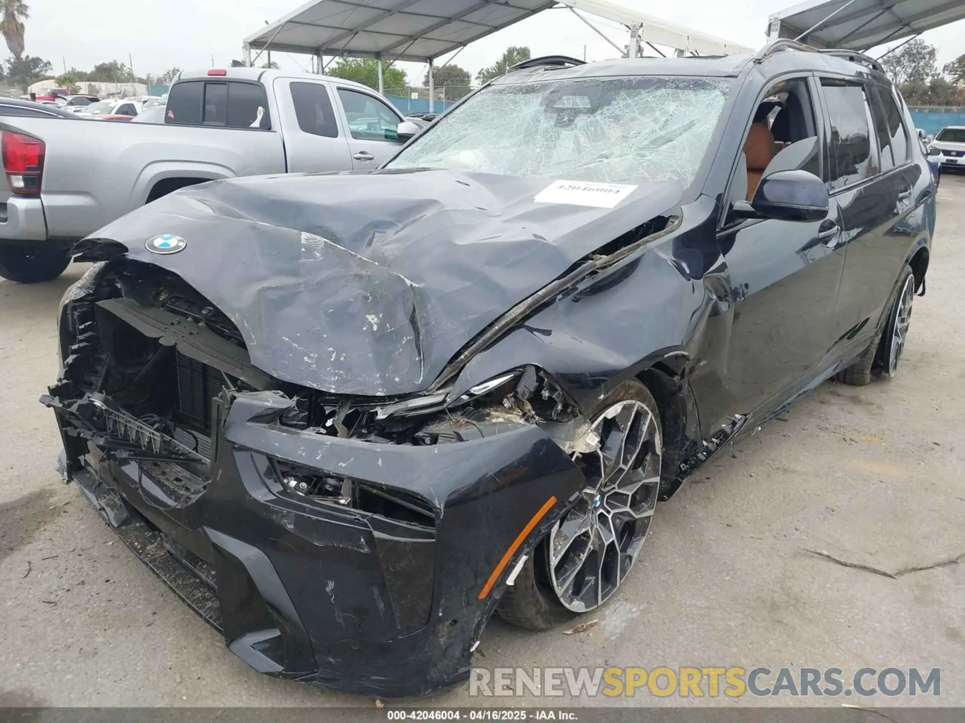 2 Photograph of a damaged car 5UX23EM0XR9W18697 BMW X7 2024
