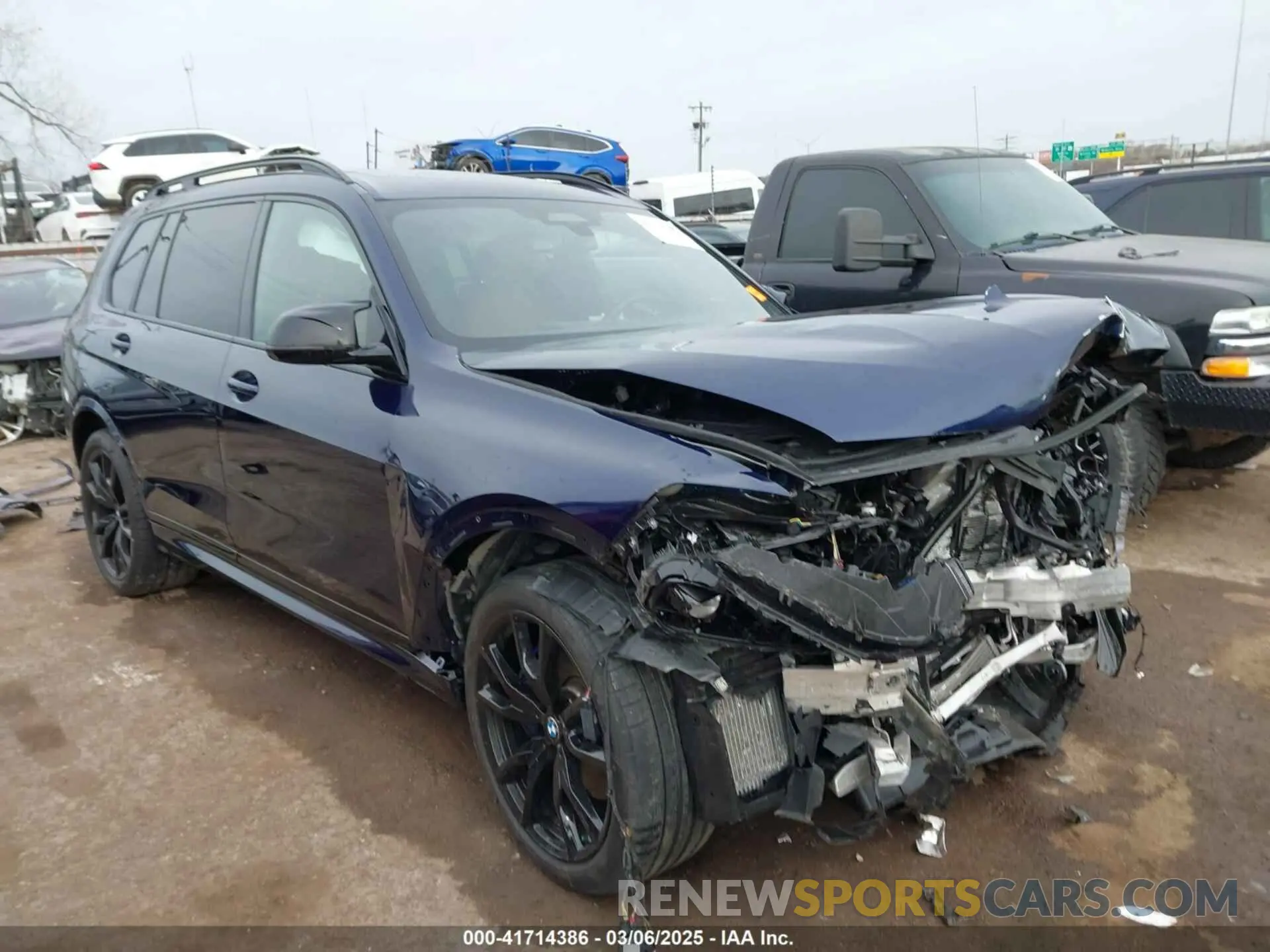 1 Photograph of a damaged car 5UX33EM05R9V43363 BMW X7 2024