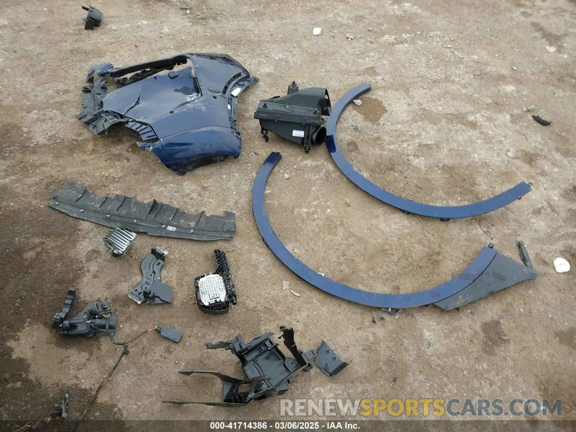 12 Photograph of a damaged car 5UX33EM05R9V43363 BMW X7 2024