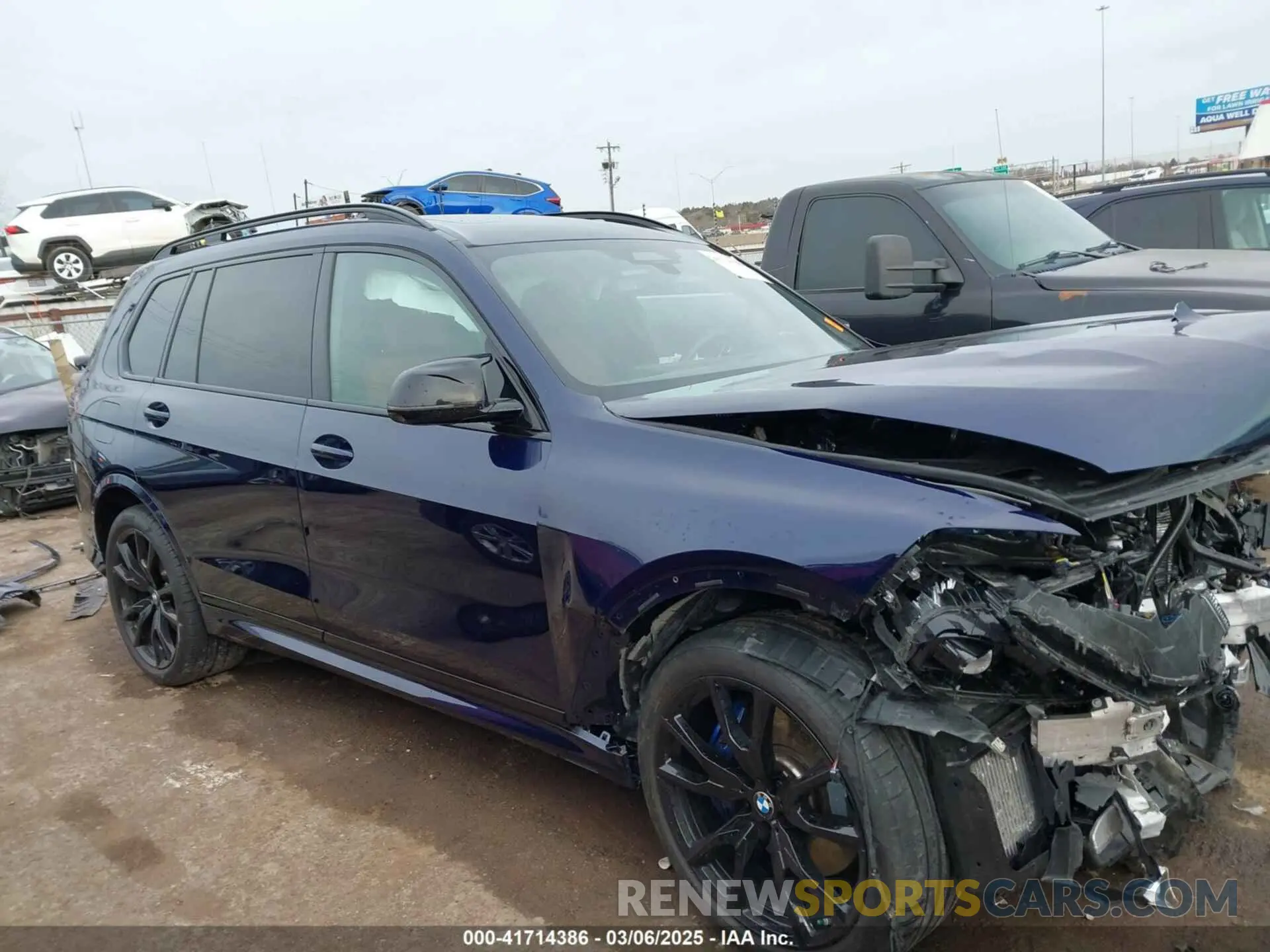 14 Photograph of a damaged car 5UX33EM05R9V43363 BMW X7 2024