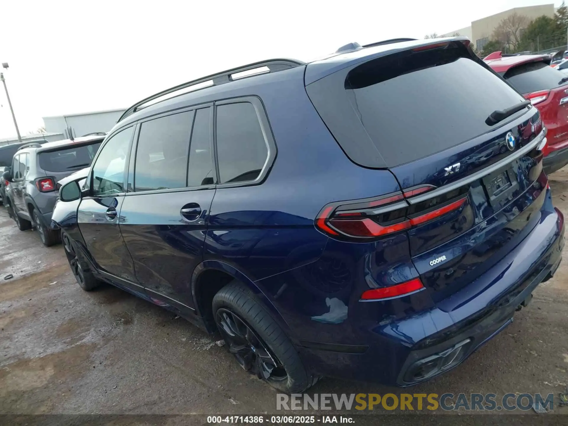 15 Photograph of a damaged car 5UX33EM05R9V43363 BMW X7 2024