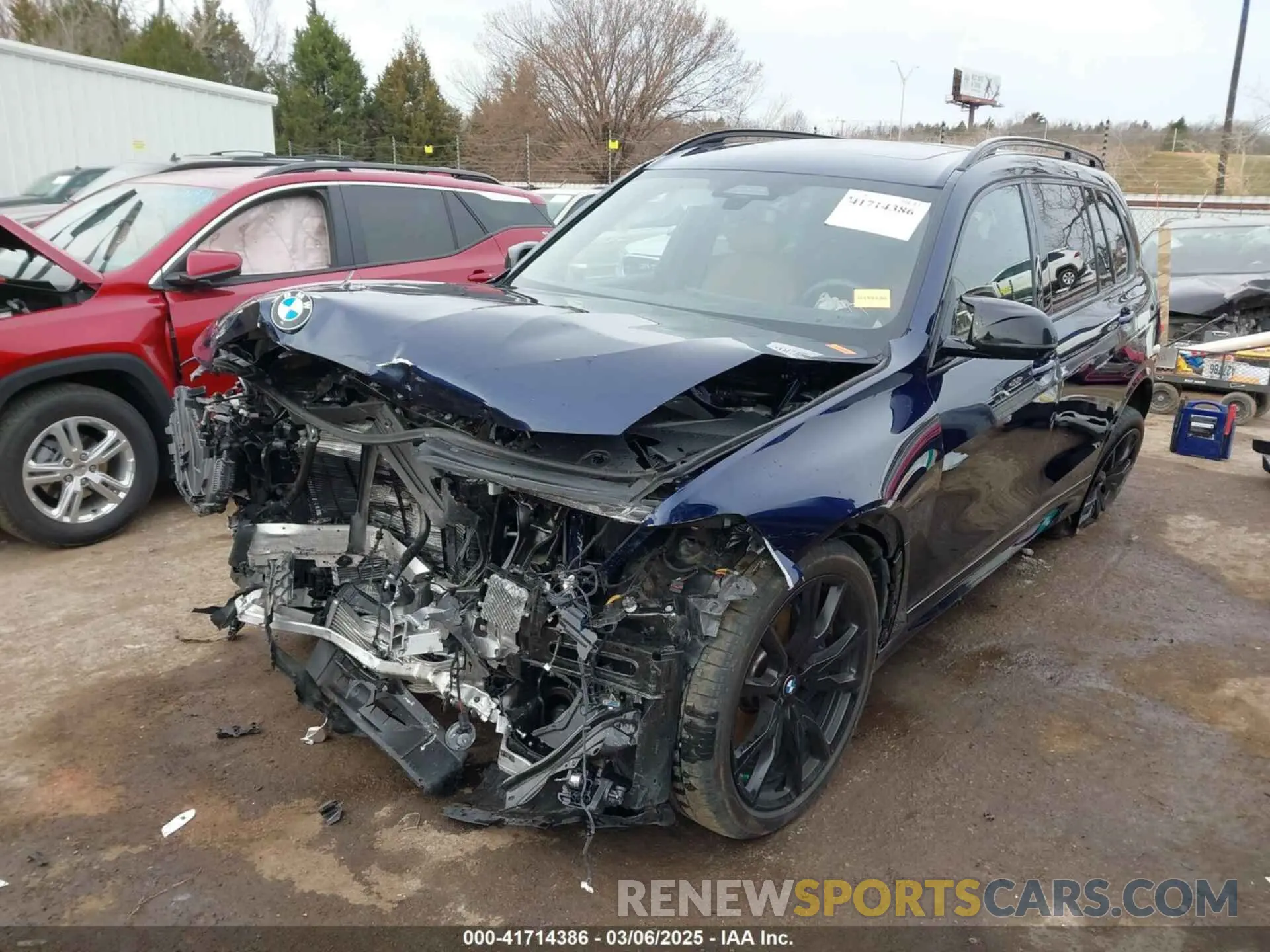 2 Photograph of a damaged car 5UX33EM05R9V43363 BMW X7 2024