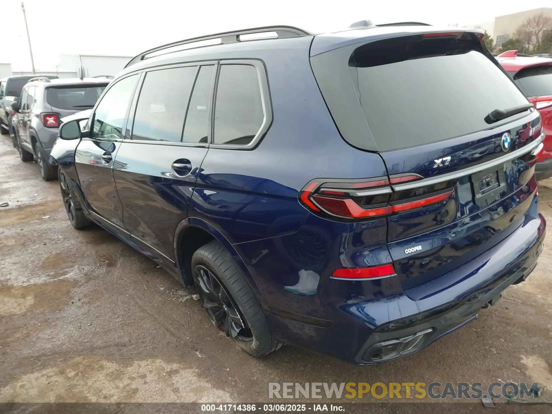3 Photograph of a damaged car 5UX33EM05R9V43363 BMW X7 2024