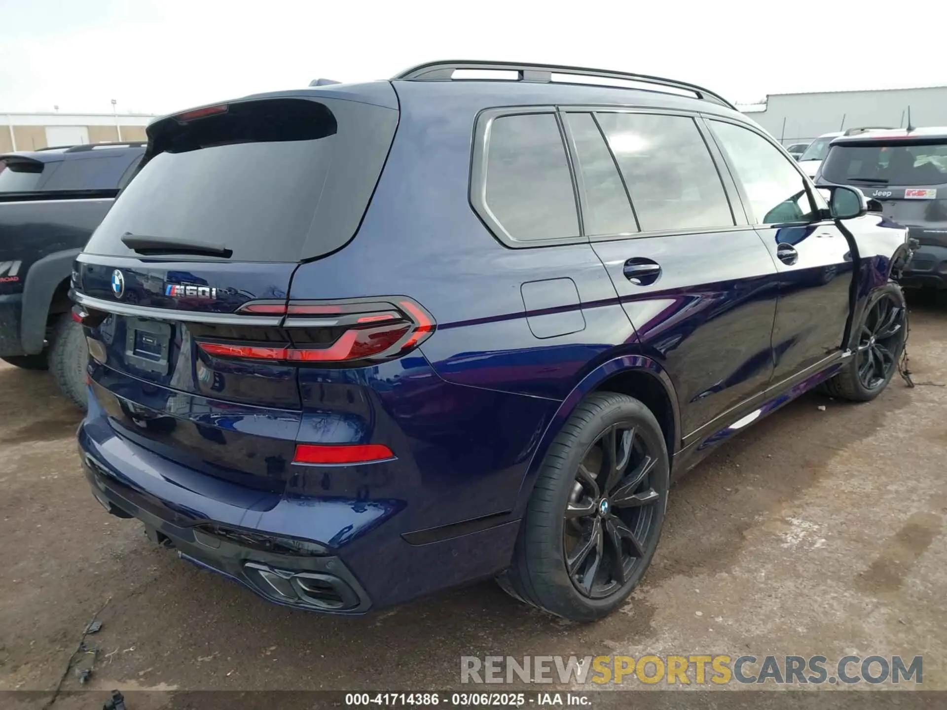 4 Photograph of a damaged car 5UX33EM05R9V43363 BMW X7 2024
