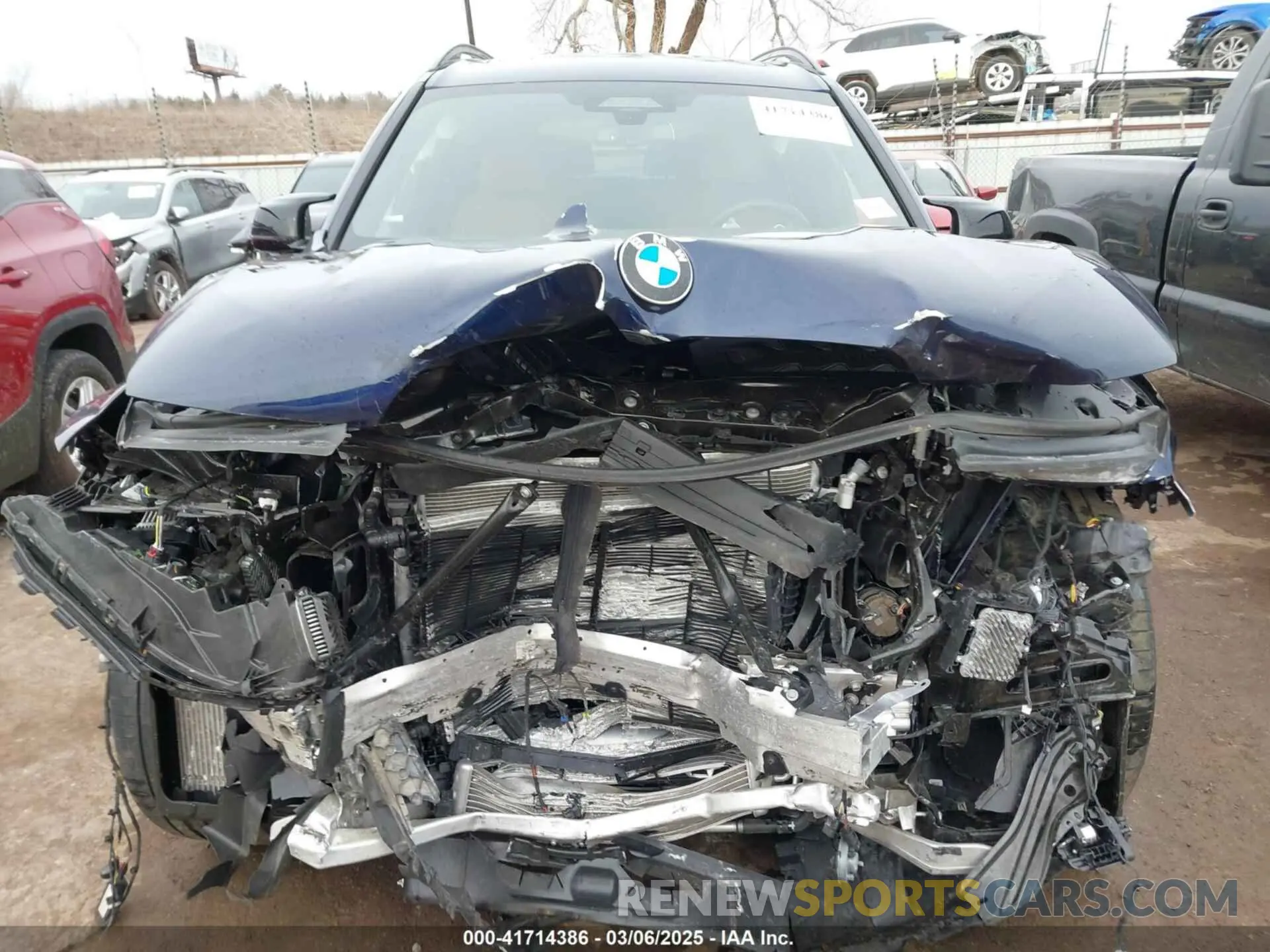 6 Photograph of a damaged car 5UX33EM05R9V43363 BMW X7 2024