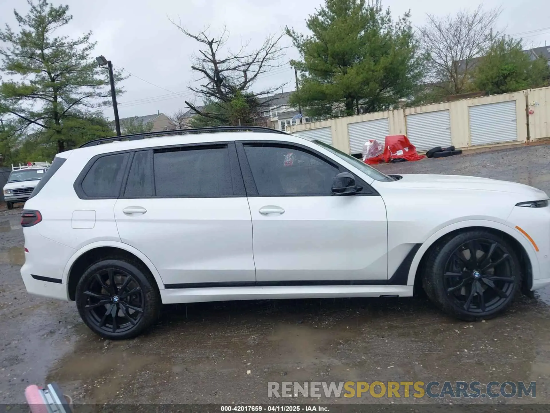 13 Photograph of a damaged car 5UX33EM08R9U05543 BMW X7 2024