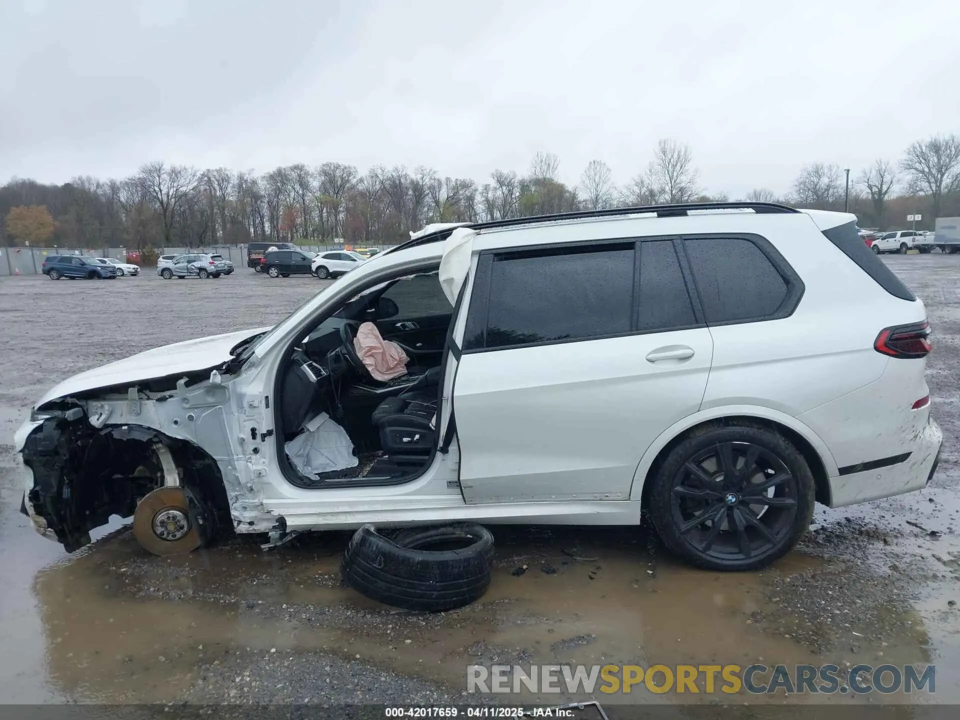 14 Photograph of a damaged car 5UX33EM08R9U05543 BMW X7 2024