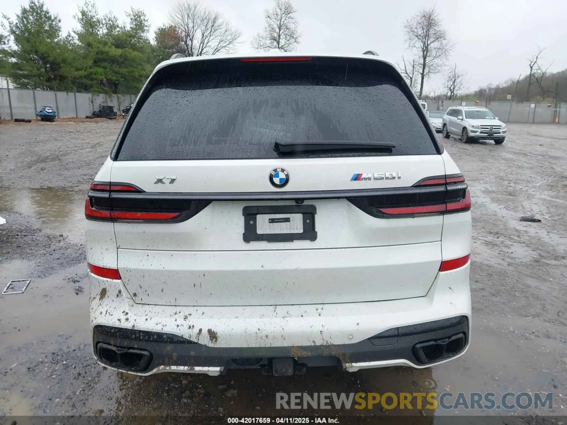 16 Photograph of a damaged car 5UX33EM08R9U05543 BMW X7 2024