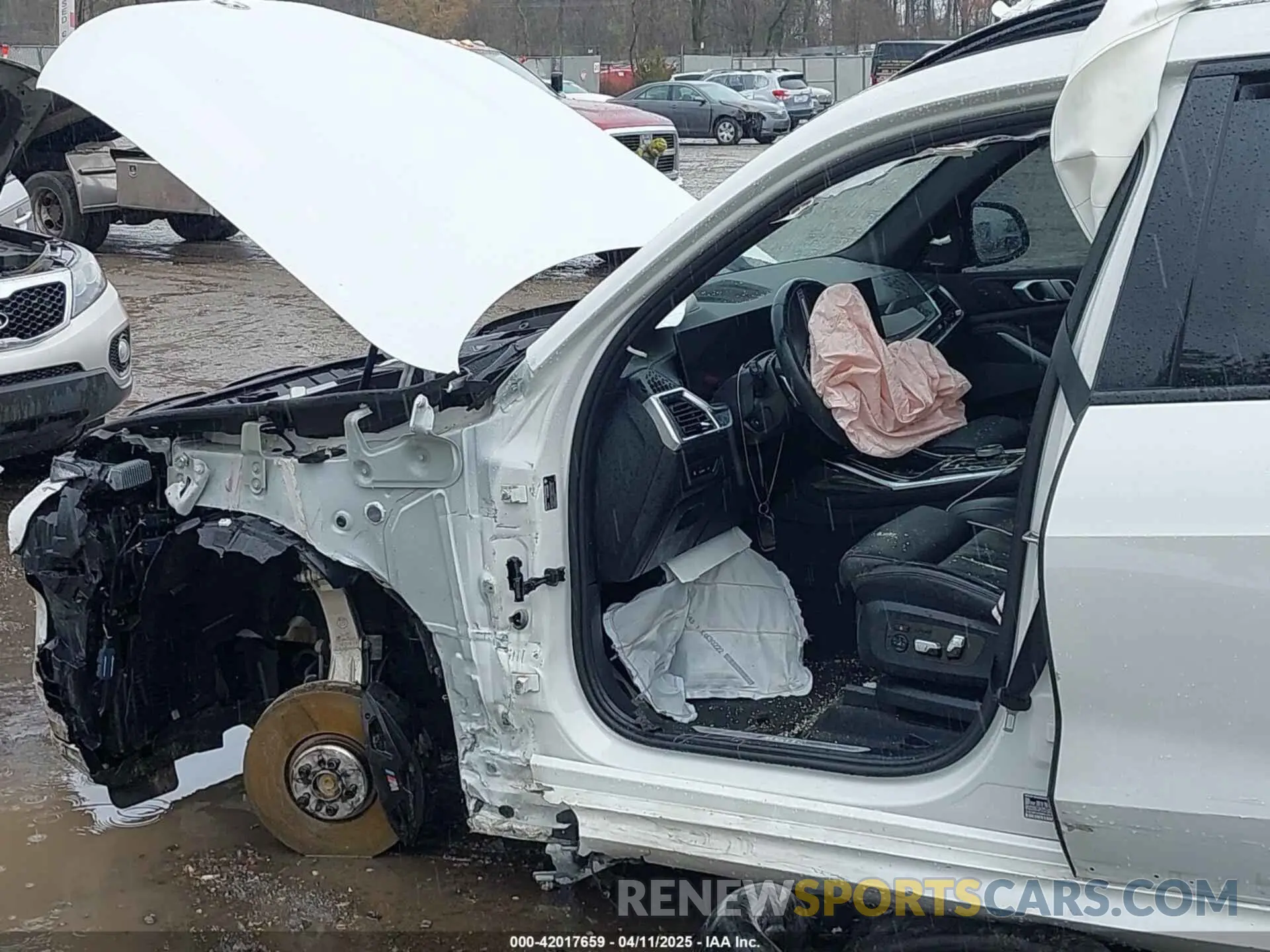 6 Photograph of a damaged car 5UX33EM08R9U05543 BMW X7 2024