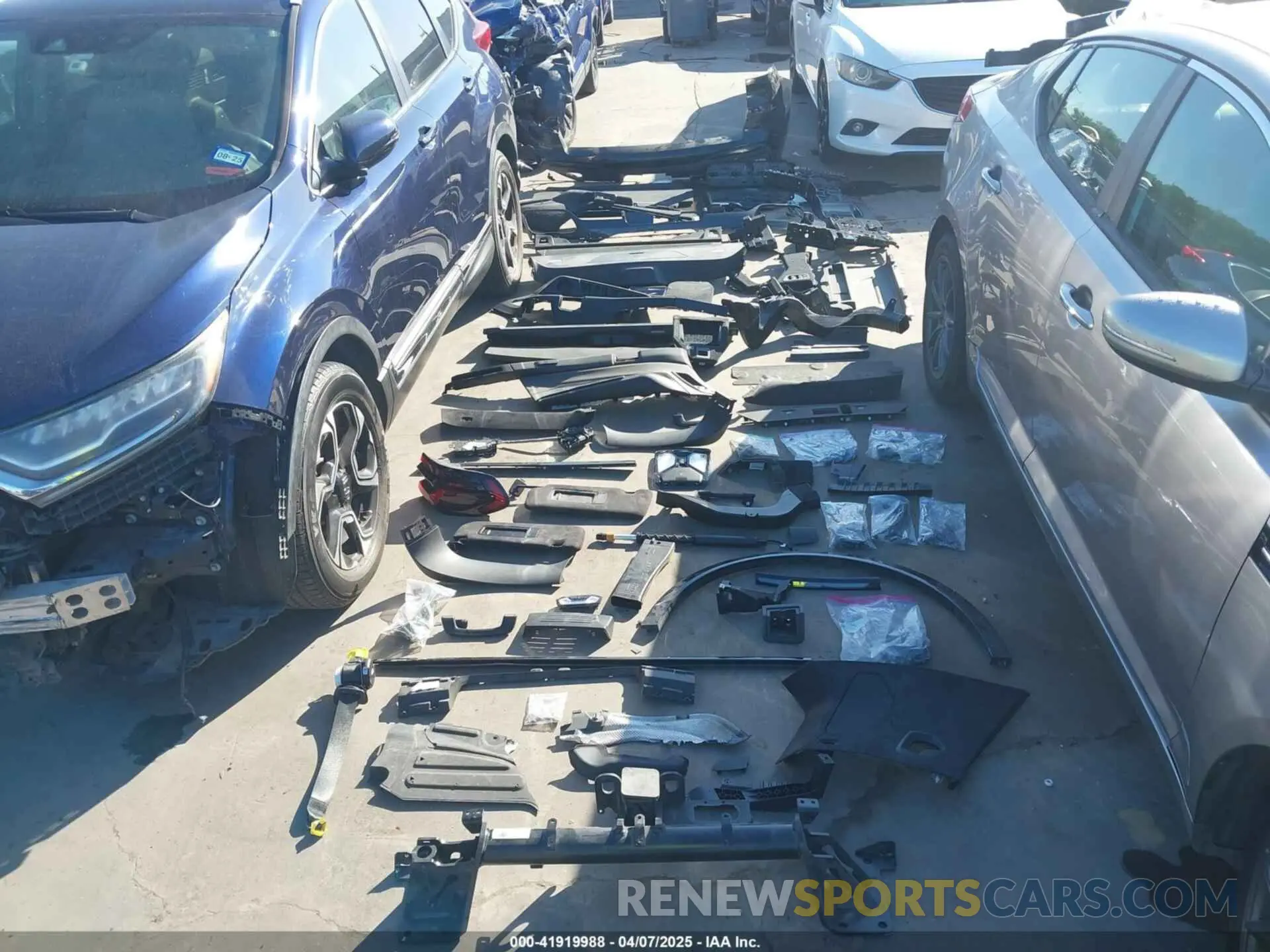 12 Photograph of a damaged car 5UX33EM09R9U06877 BMW X7 2024