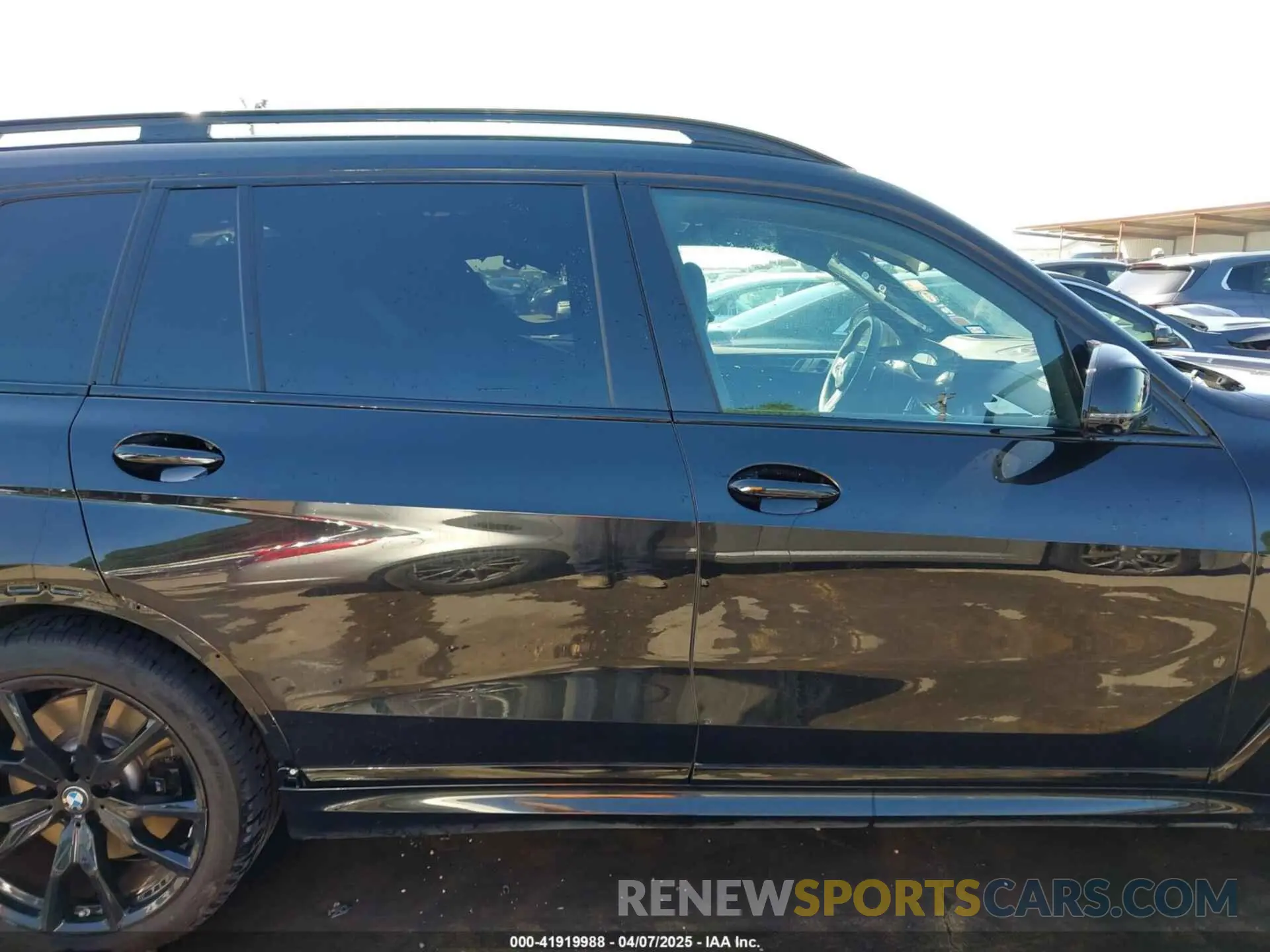 14 Photograph of a damaged car 5UX33EM09R9U06877 BMW X7 2024