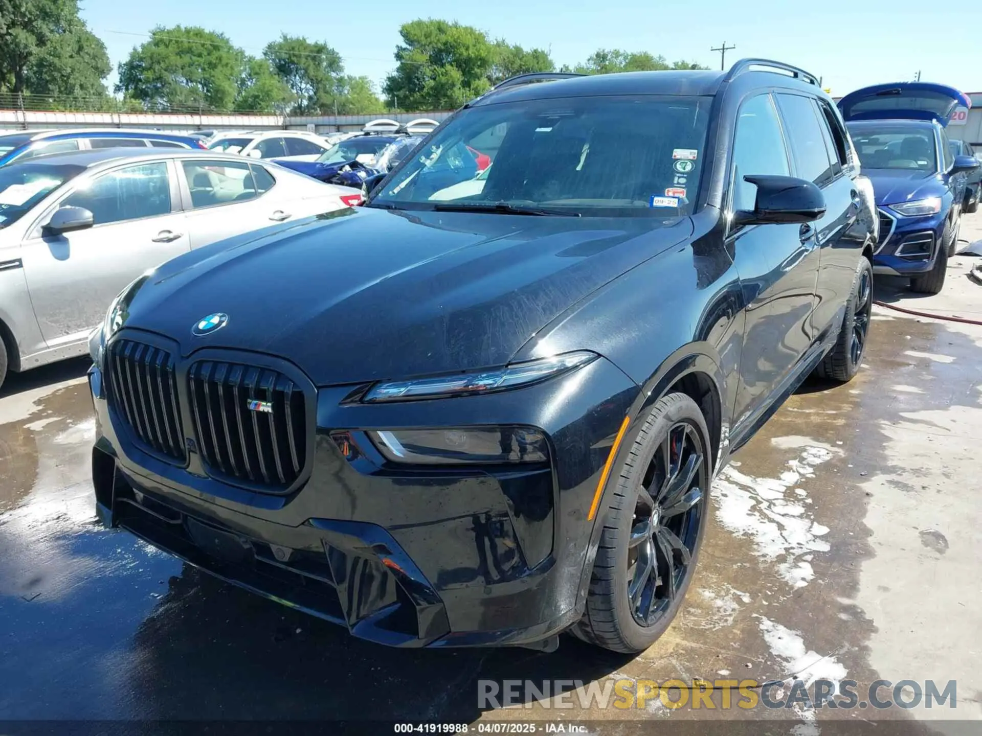 2 Photograph of a damaged car 5UX33EM09R9U06877 BMW X7 2024
