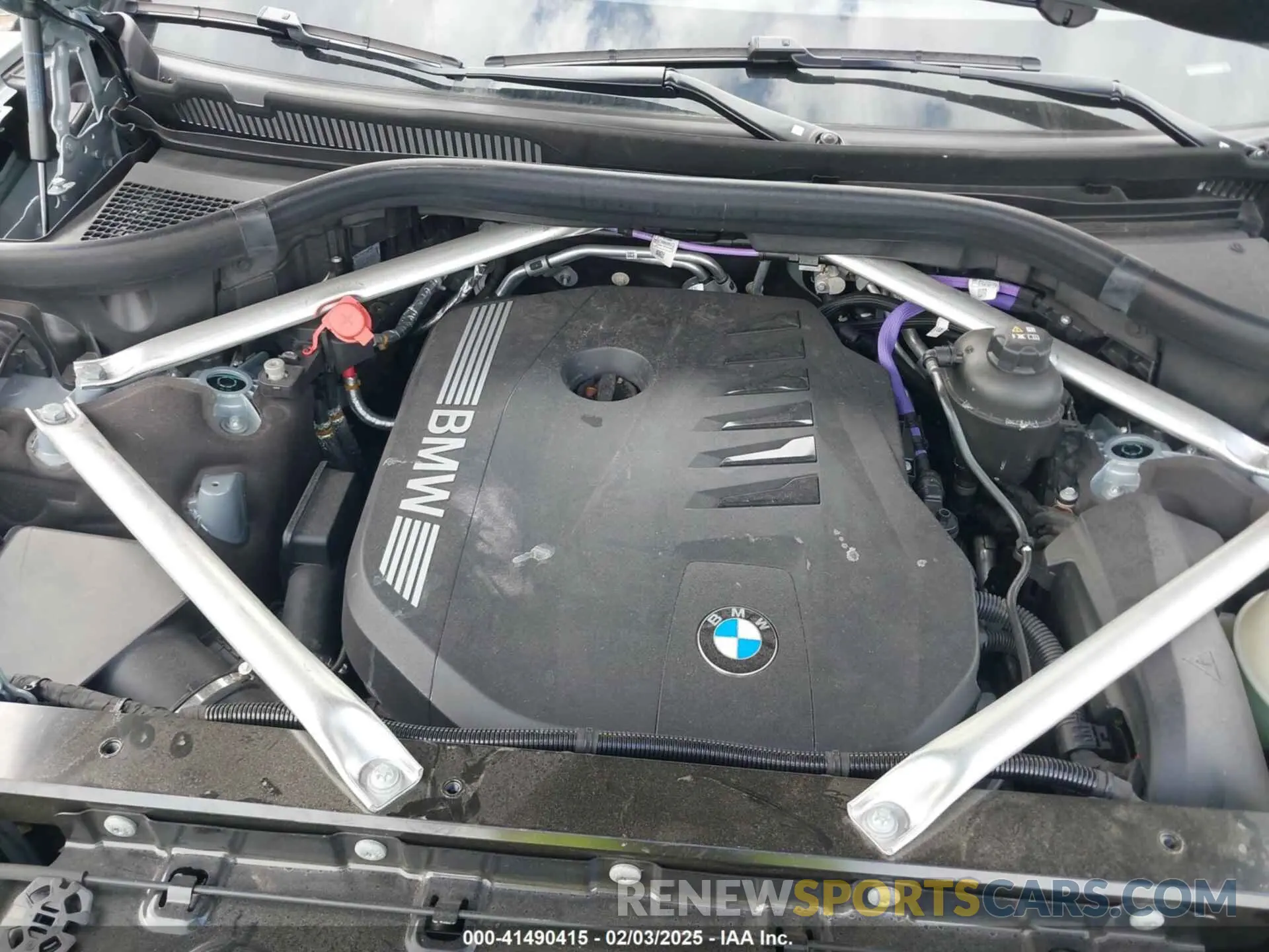 10 Photograph of a damaged car 5UX23EM01S9W23566 BMW X7 2025