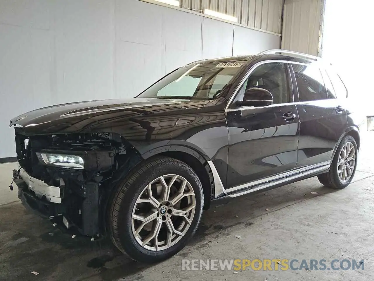 1 Photograph of a damaged car 5UX23EM01S9Y15277 BMW X7 2025