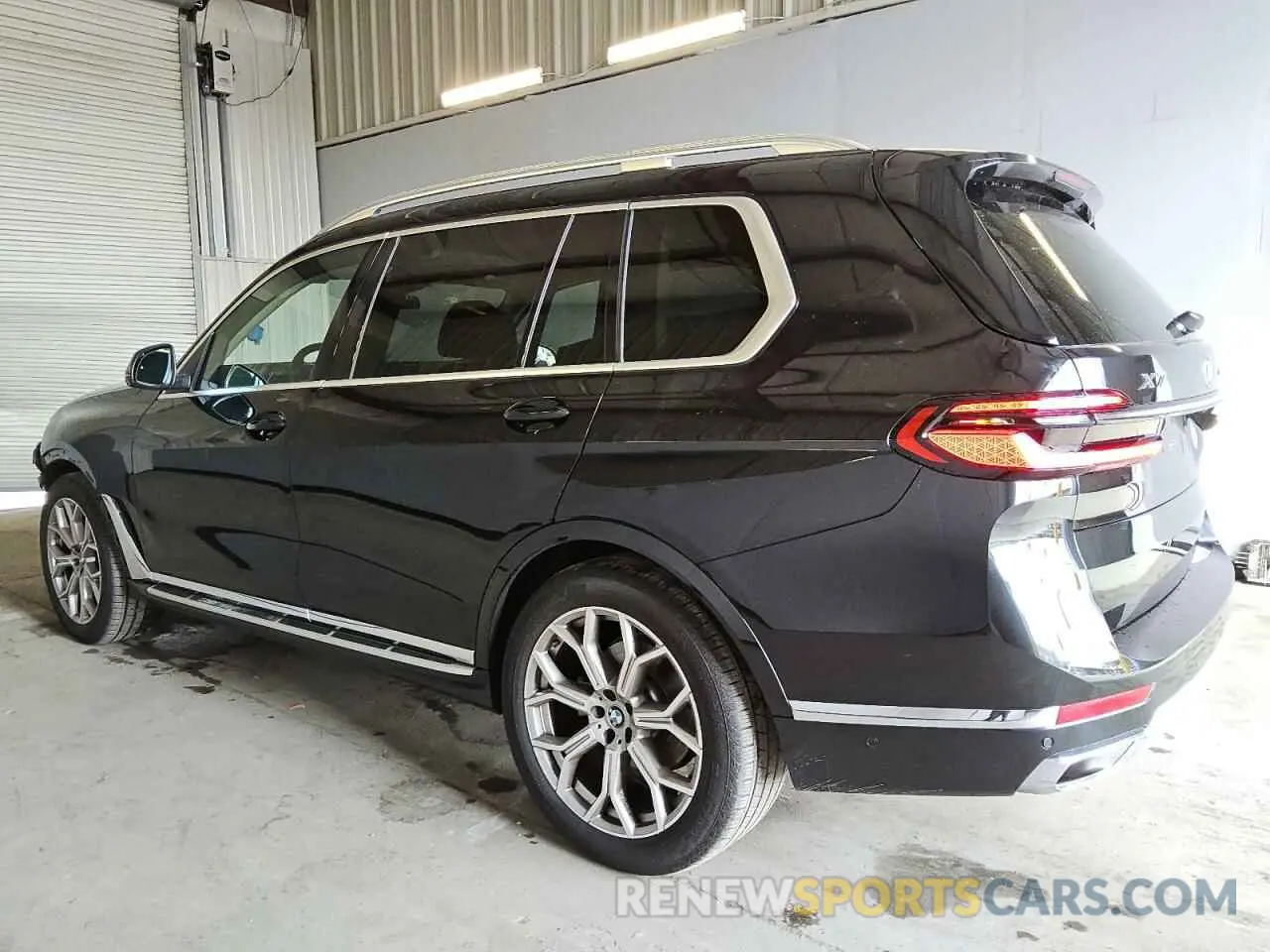 2 Photograph of a damaged car 5UX23EM01S9Y15277 BMW X7 2025