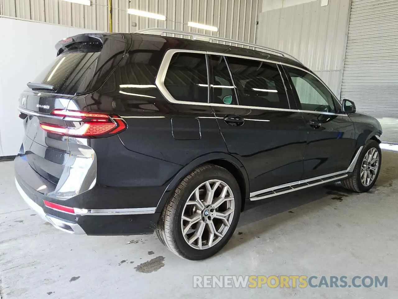 3 Photograph of a damaged car 5UX23EM01S9Y15277 BMW X7 2025