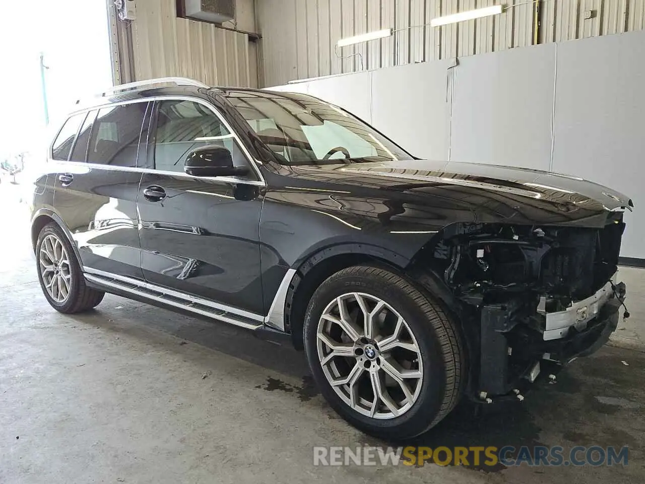 4 Photograph of a damaged car 5UX23EM01S9Y15277 BMW X7 2025