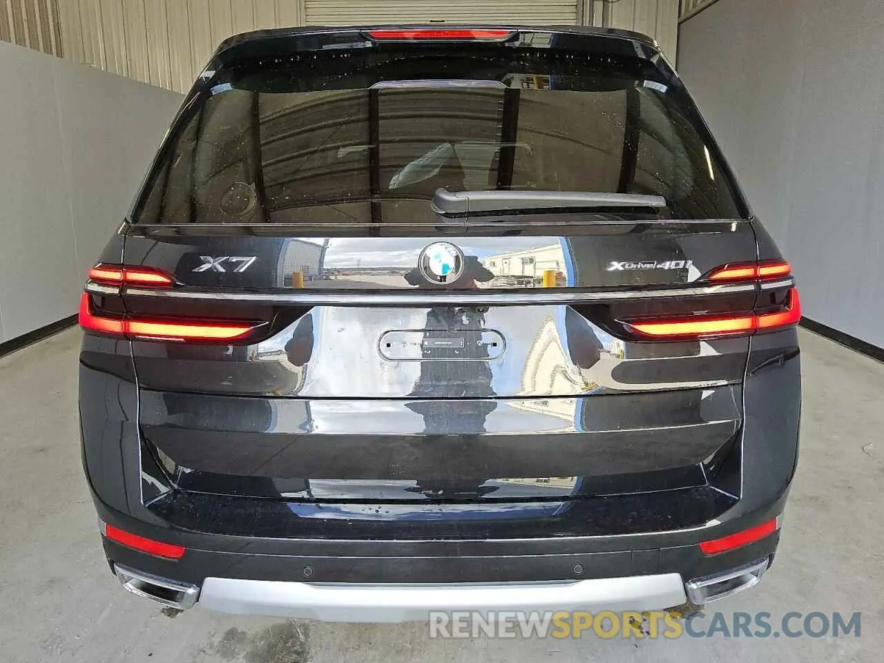 6 Photograph of a damaged car 5UX23EM01S9Y15277 BMW X7 2025